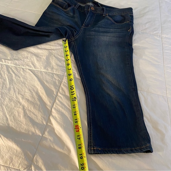 Capri Jeans - Picture 4 of 7